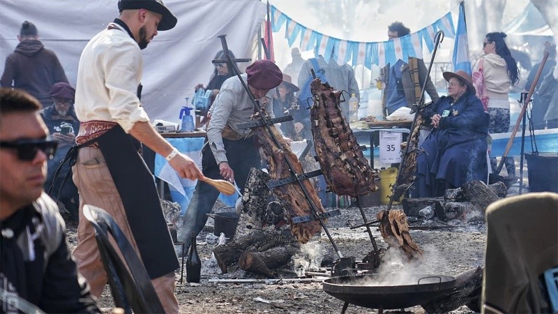 Un 20 de junio no puede faltar el asado (Alan Monzón/Rosario3).
