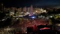 El Monumento colmado en una celebración histórica.