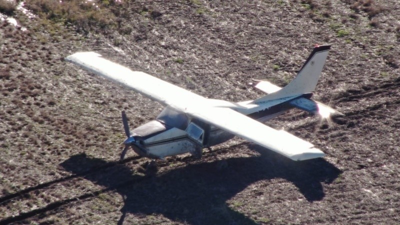 Investigan el hallazgo de una avioneta abandonada.