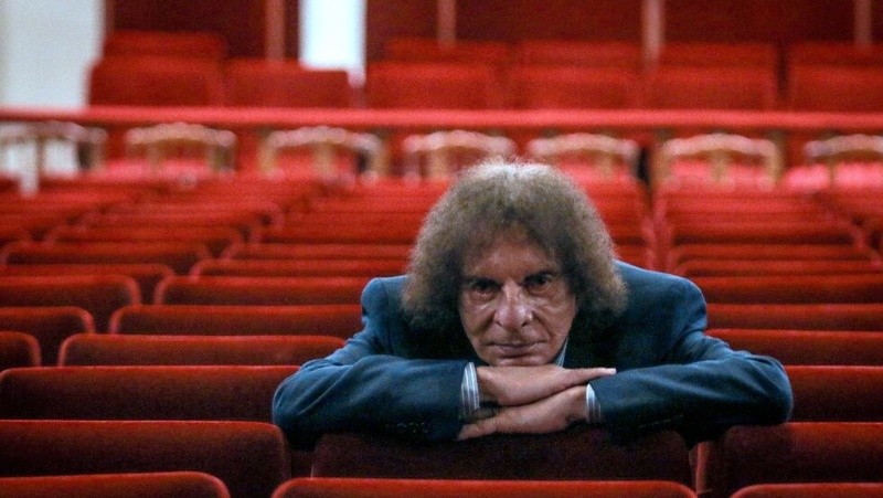 Alejandro Dolina regresa a Rosario con una nueva presentación de La venganza será terrible, el clásico ciclo que combina humor, literatura, música y reflexión (Foto: Prensa Obra)