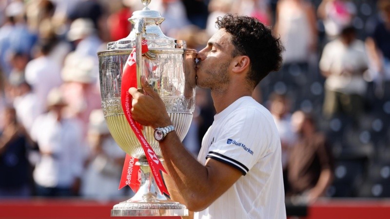 Cerúndolo se convirtió en el primer argentino en ganar el prestigioso certamen de Queen’s.