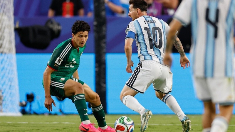 Al borde de cumplir 39 años, Lionel Messi fue la gran figura de Argentina en la victoria ante Argelia.