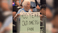 “Tengo 100 años y soy fan de Messi”, decía el cartel.