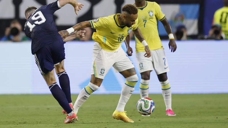 Neymar jugó el último cuarto del encuentro: Ancelotti ya lo tiene a disposición. (EFE)