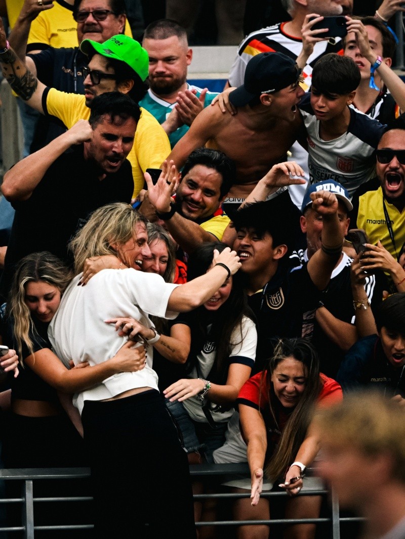 El rosarino Beccacece celebra con todo el pase de Ecuador a 16avos (FIFA).&nbsp;