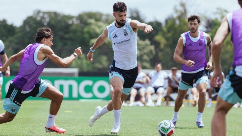Simeone, el Flaco López y Senesi, suplentes que jugarán ante Jordania (@Argentina)