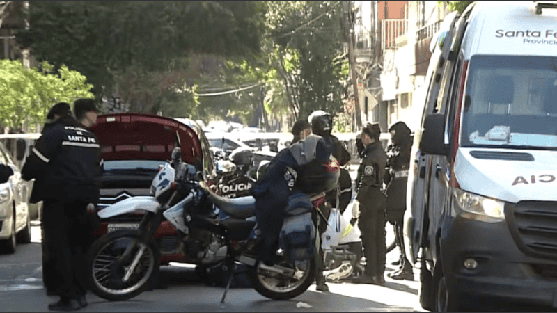 Un automovilista se descompensó y murió tras un choque con un ciclista en Dorrego y 3 de Febrero.