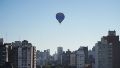 El globo sobrevoló Rosario este sábado por la mañana.