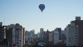 El globo sobrevoló Rosario este sábado por la mañana.