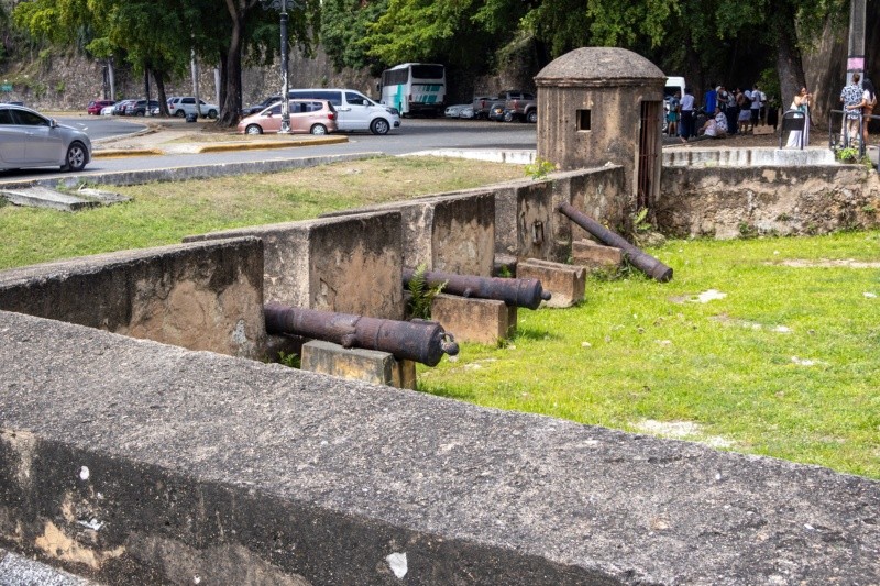 &nbsp;Cañones dispuestos en la zona del fuerte de San Diego. (Rosario3)