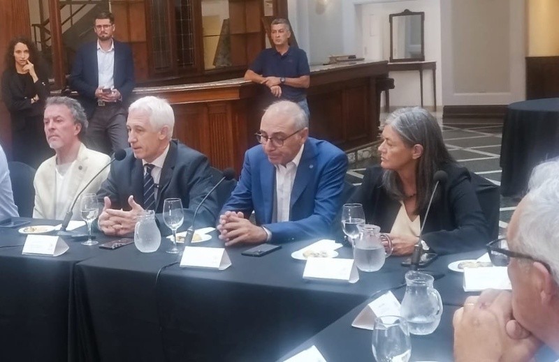Funcionarios provinciales en la Bolsa, 