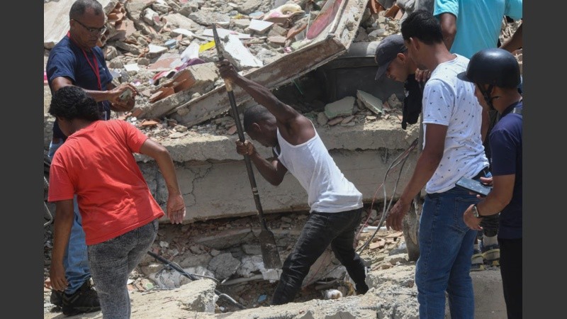 Continúan los trabajos de rescate tras el doble terremoto en Venezuela.