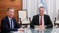 Diego Santilli, el nuevo jefe de Gabinete, y Manuel Adorni, el funcionario saliente del cargo.
