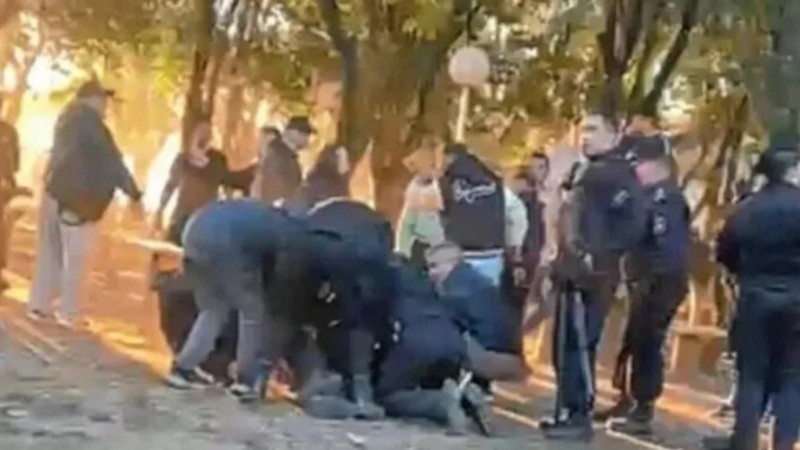 La salvaje agresión ocurrió tras la final de la Liga Cañadense de fútbol en Carcarañá.