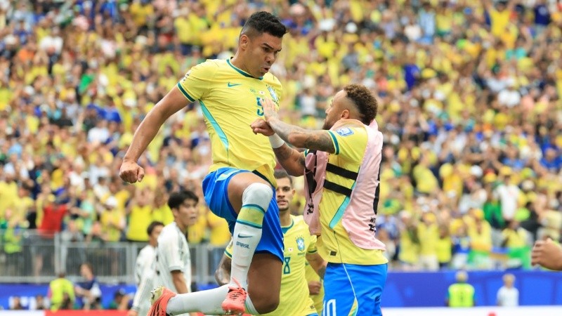 Casemiro lo empató de cabeza e inició la remontada. (EFE)