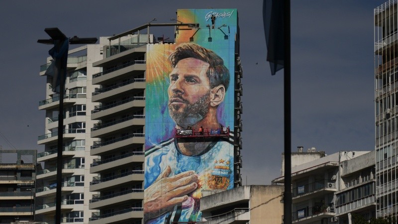 El mural de Messi ubicado en una medianera de avenida Libertad al 300. Foto: Alan Monzón/Rosario3
