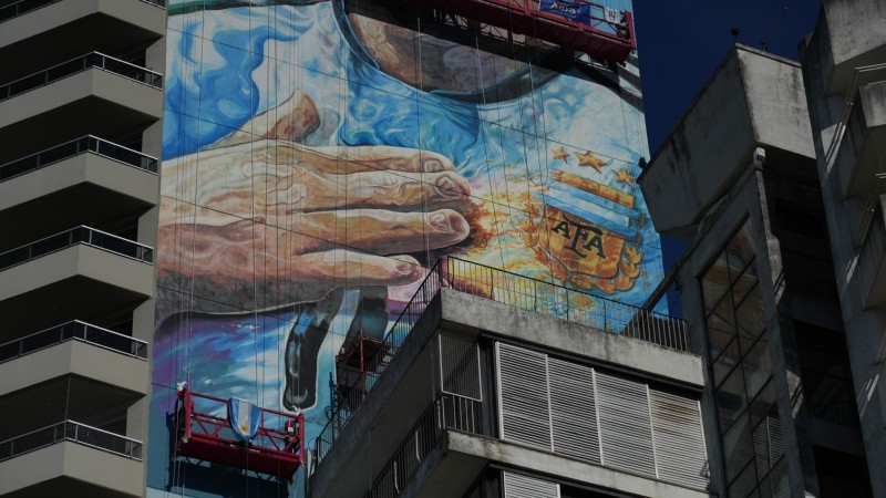 &nbsp;El escudo de la AFA junto a las tres estrellas son algunos de los dibujos que se agregaron. Foto: Alan Monzón/Rosario3