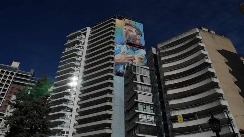 &nbsp;El imponente mural fue inaugurado a fines de 2021. Foto: Alan Monzón/Rosario3