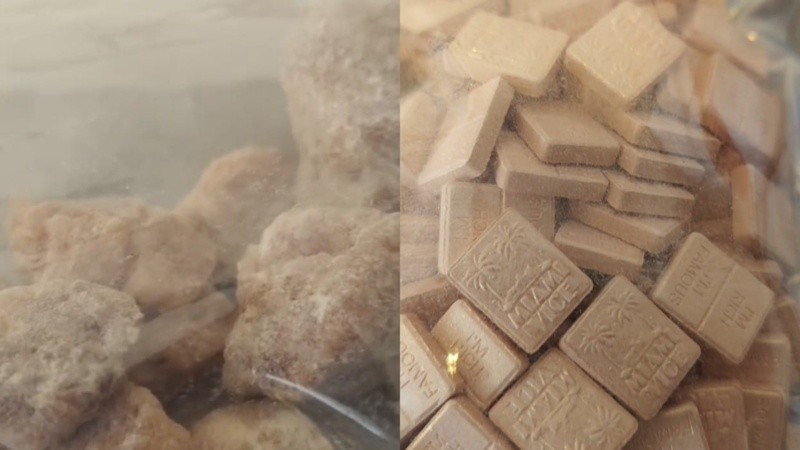 Cristales y pastillas de éxtasis: parte de las drogas secuestradas en los allanamientos de la Policía Federal.