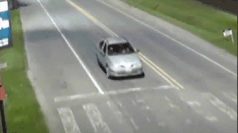 El Megane usado para la balacera intimidatoria.