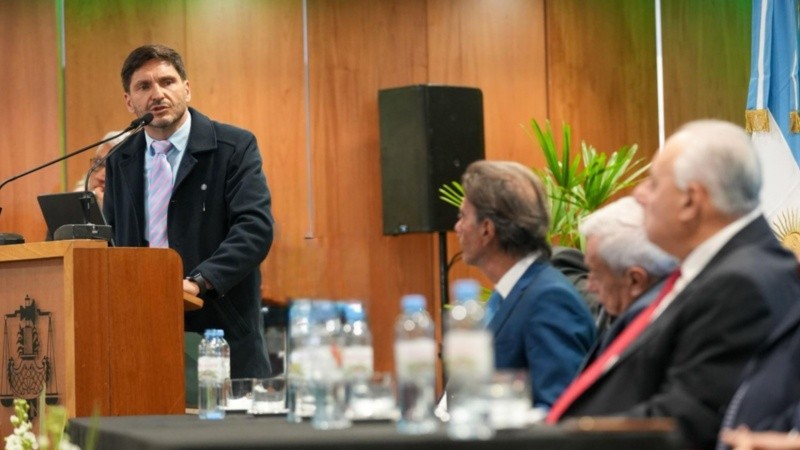 El gobernador en la inauguración