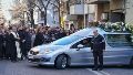 Numerosos agentes policiales despidieron los restos del agente muerto.