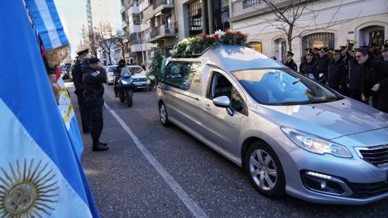 El cortejo fúnebre del agente de policía.