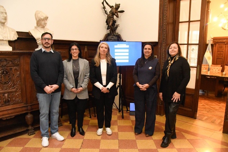 Los funcionarios en la presentación.&nbsp;