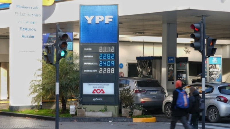 YPF –que suele fijar los lineamientos del mercado– y Shell ya aplicaron aumentos este miércoles.