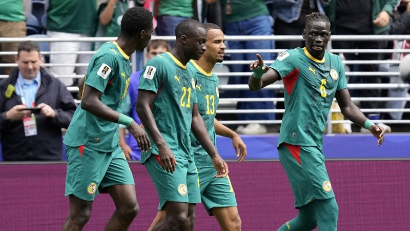 SEATTLE (United States), 01/07/2026.- Habib Diarra of Senegal (2-L) celebrates with his teammates after scoring the 0-1 goal during the FIFA World Cup 2026 Round of 32 match Belgium against Senegal, in Seattle, Washington, USA, 01 July 2026. (Belgica) EFE/EPA/STEPHEN BRASHEAR