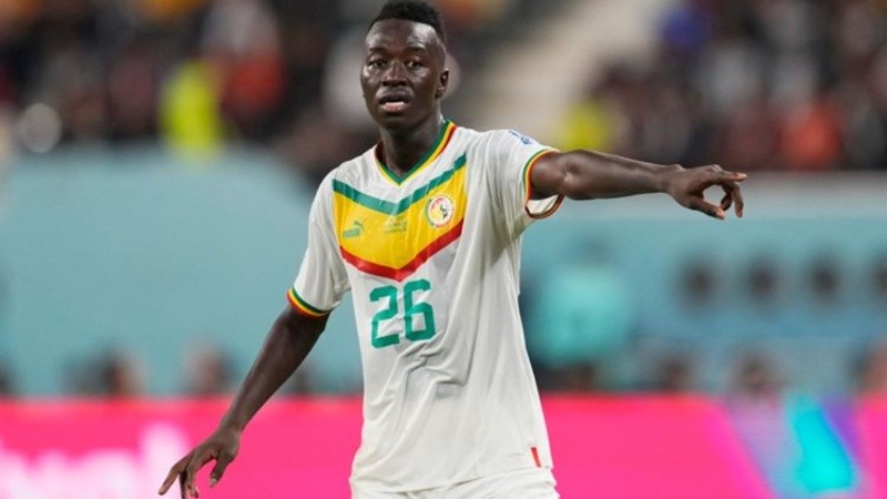 El jugador senegalés apuntó contra el cuerpo técnico.