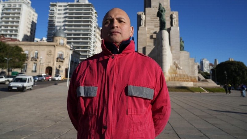 Andrés Pérez el rescatista santafesino que estuvo en la presentación en el Monumento a la Bandera.