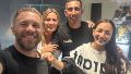 Los actores visitaron al campeón del mundo