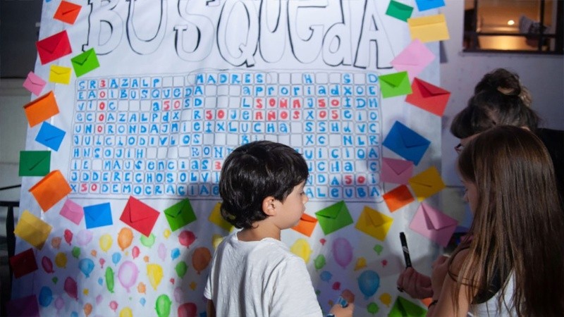 Las propuestas para los más chicos se enfocan en el juego y la exploración como forma de descubrir la historia reciente.