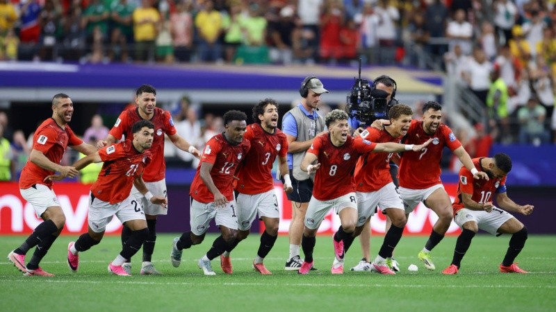 Egipto hizo historia y clasificó por primera vez a los octavos de final de un Mundial.