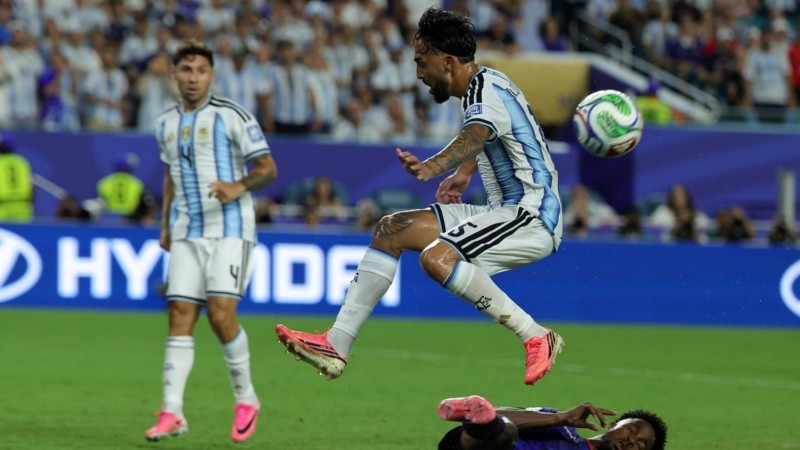 Argentina hizo el 3-2 en el segundo tiempo del suplementario.