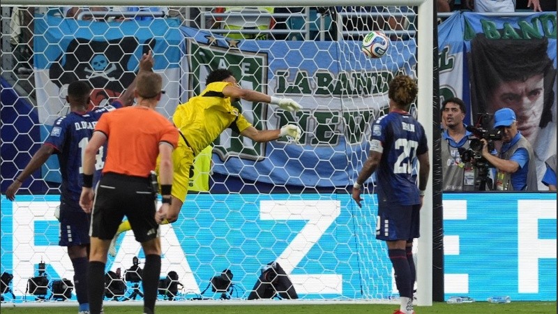 Vozinha no puede y Argentina celebra (EFE).