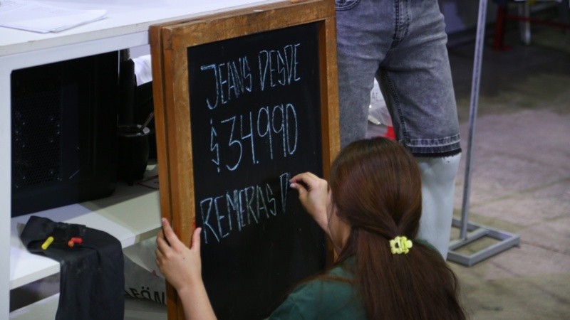 Las ventas no remontan por falta de dinero (Rosario3).
