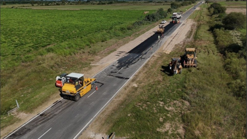 A las obras en las zonas norte y sur de santa Fe, la Provincia suma un plan de trabajos para las rutas del centro del territorio santafesino (Prensa Gobernación).