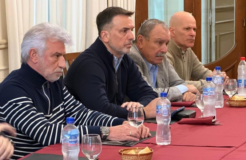 &nbsp;Reunión de empresarios con ex directores del Aeropuerto.