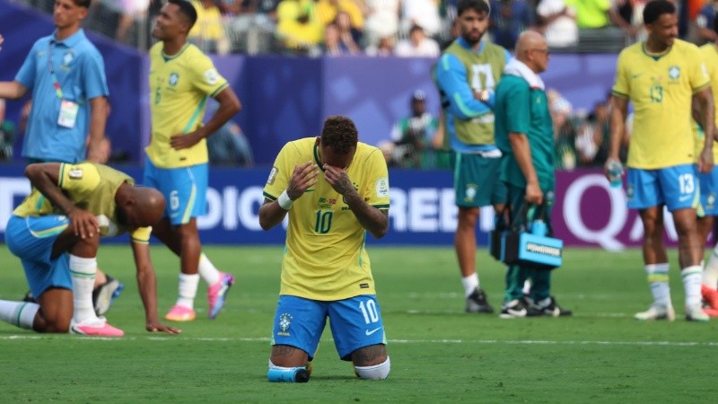 Con 34 años y un físico fatigado, Neymar ya había avisado que éste sería su último baile. (EFE)