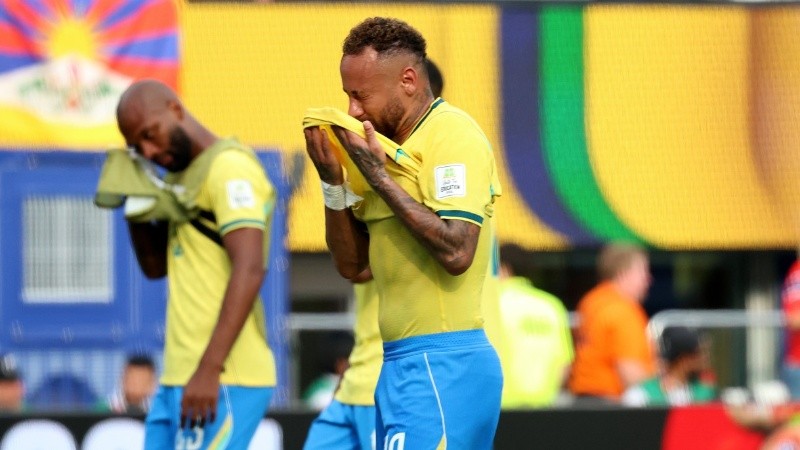 Con 34 años y un físico fatigado, Neymar ya había avisado que éste sería su último baile. (EFE)