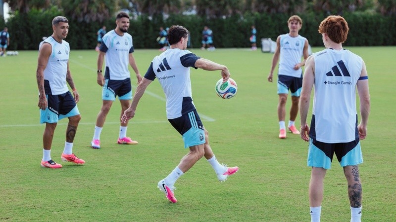 Último entrenamiento en Miami de cara a otro choque que se anuncia exigente. (@Argentina)