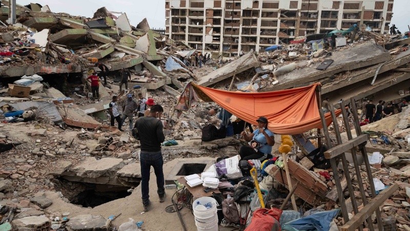 Suben a 3.342 los fallecidos y a 16.740 los heridos por los terremotos en Venezuela.