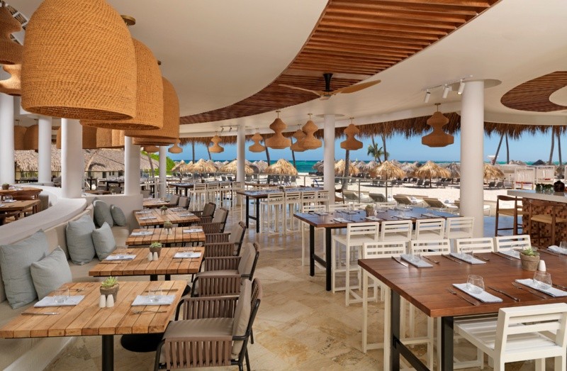 &nbsp;El restaurante de playa AguaMarina ofrece la posibilidad de comer con vista al mar Caribe.