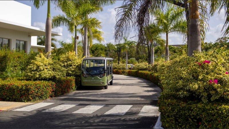 El complejo de Meliá cuenta con carritos que circulan durante las 24 horas para trasladar a los huéspedes de los hoteles.