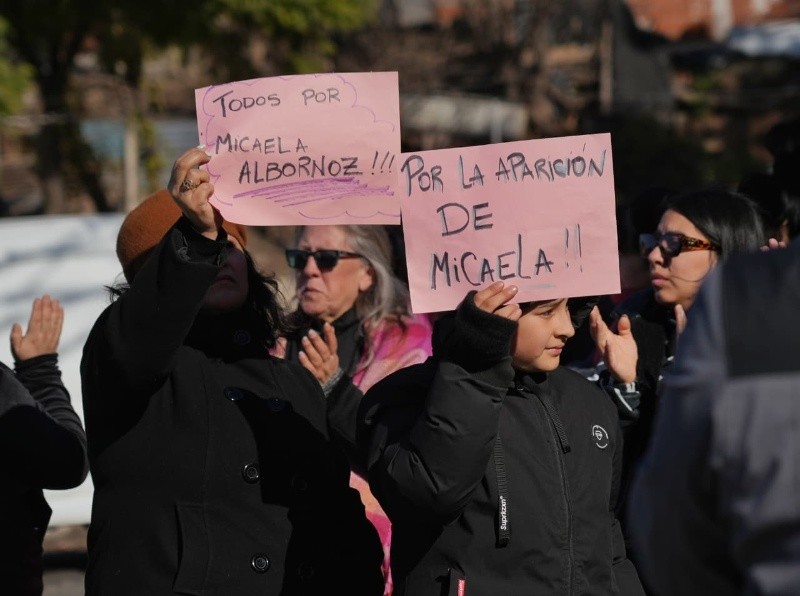 Familiares de Micaela durante la protesta en Circunvalación este lunes (Alan Monzón/Rosario3).&nbsp;