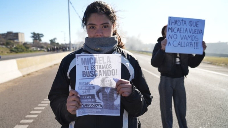 Familiares de Micaela durante una protesta en Circunvalación (Foto: Alan Monzón/Rosario3).