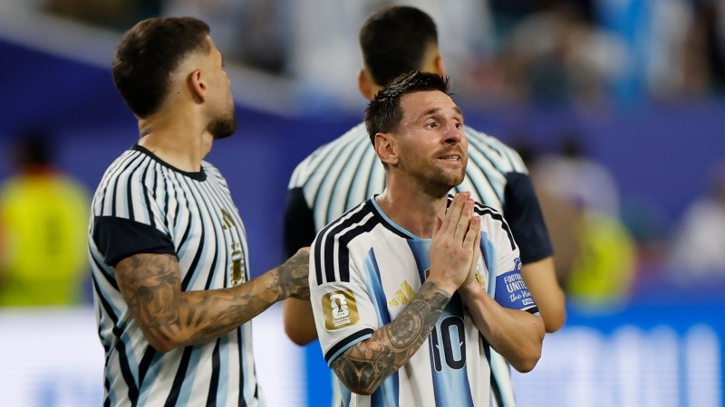 &nbsp;Messi sufrió con el partido y con el calor, pero al final festejó (EFE)