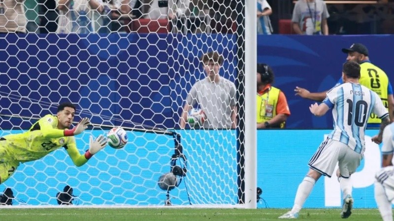 Messi falló el penal.